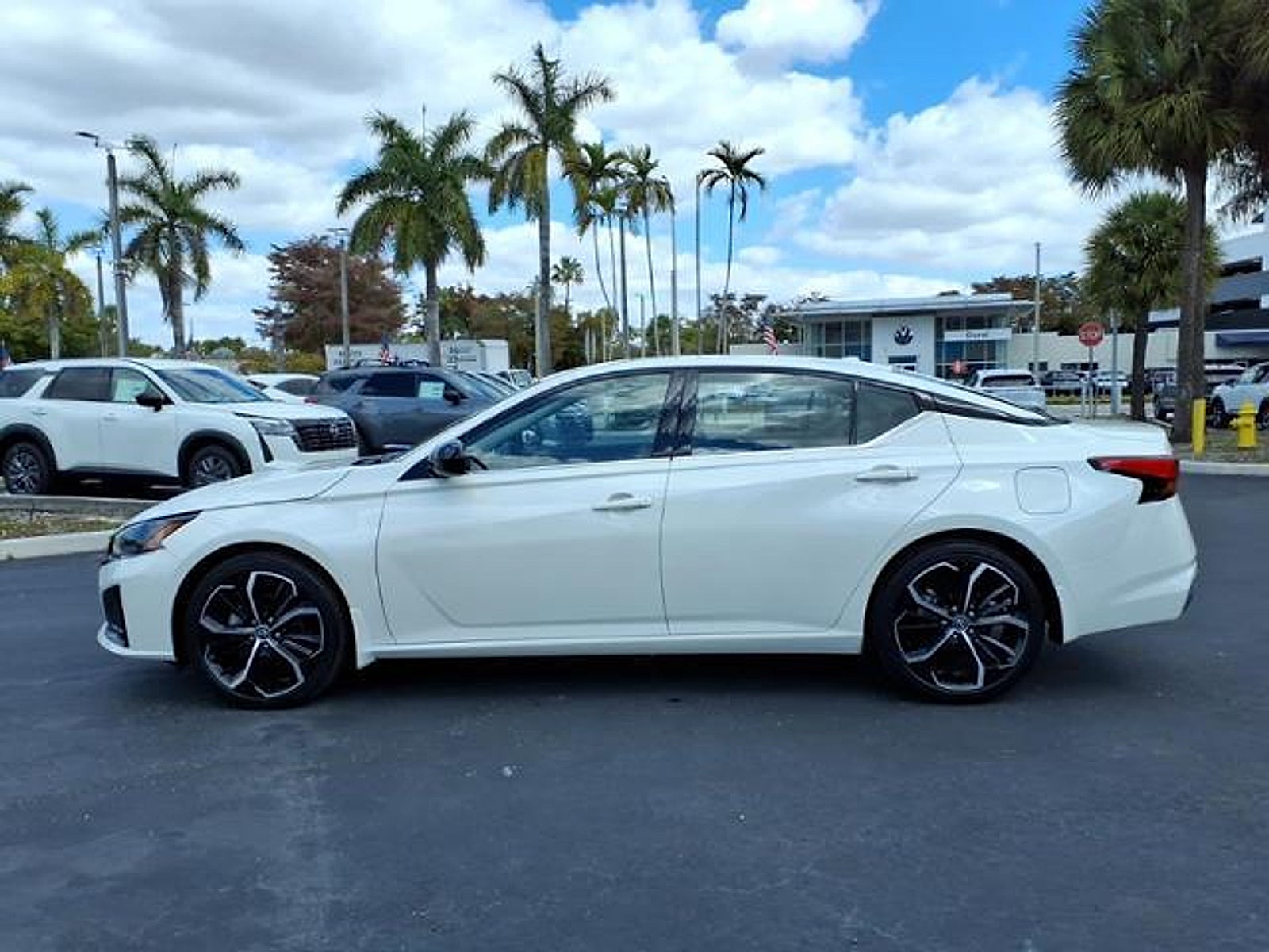 2023 Nissan Altima SR FWD