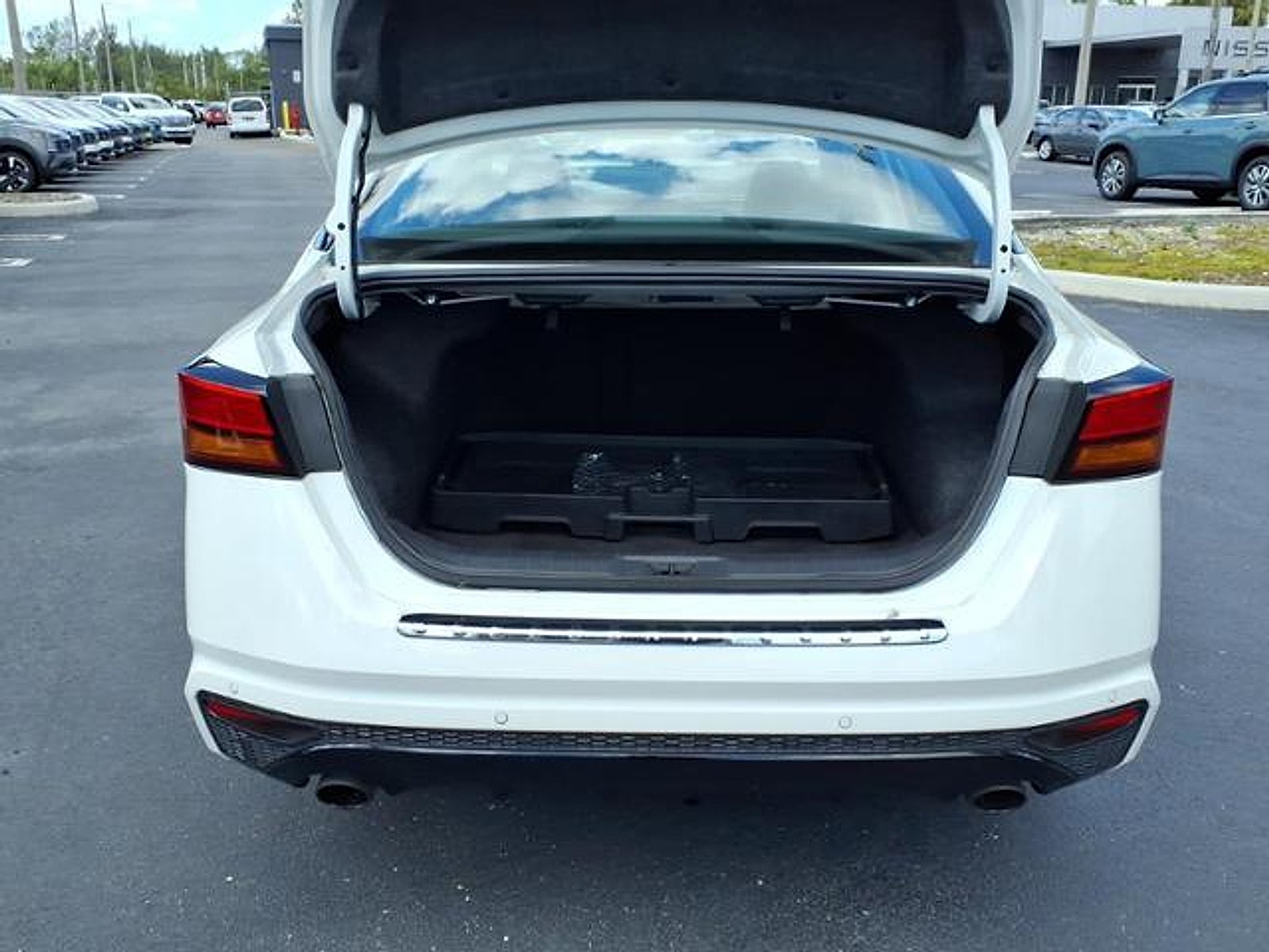 2023 Nissan Altima SR FWD