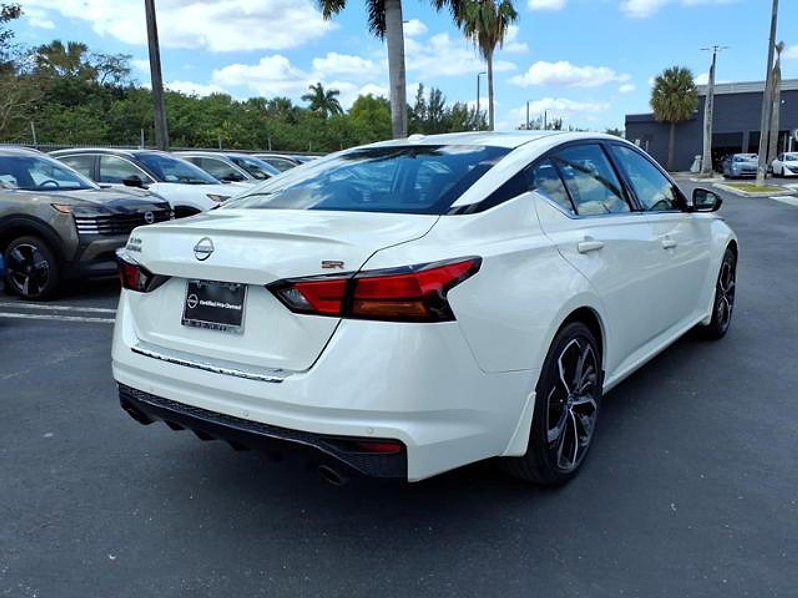 2023 Nissan Altima SR FWD