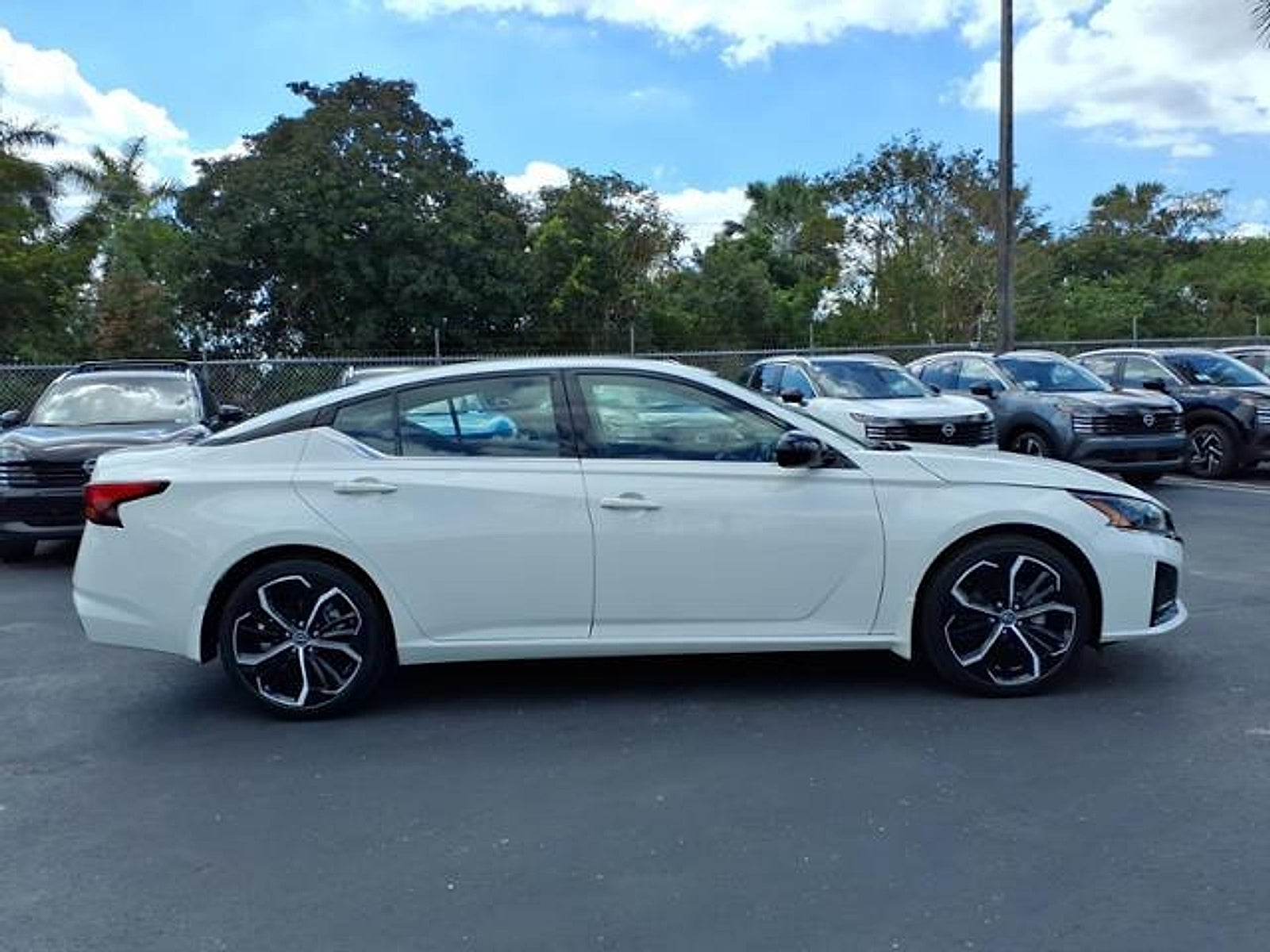 2023 Nissan Altima SR FWD