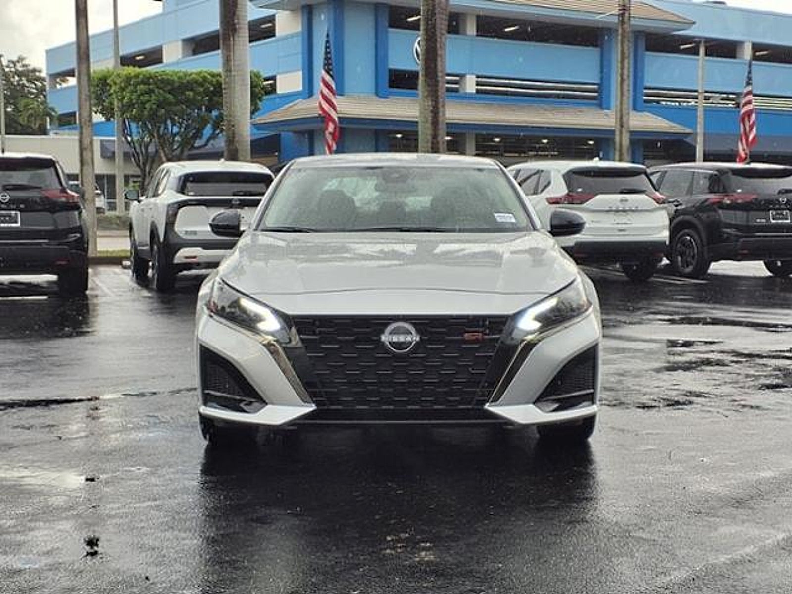 2025 Nissan Altima SR