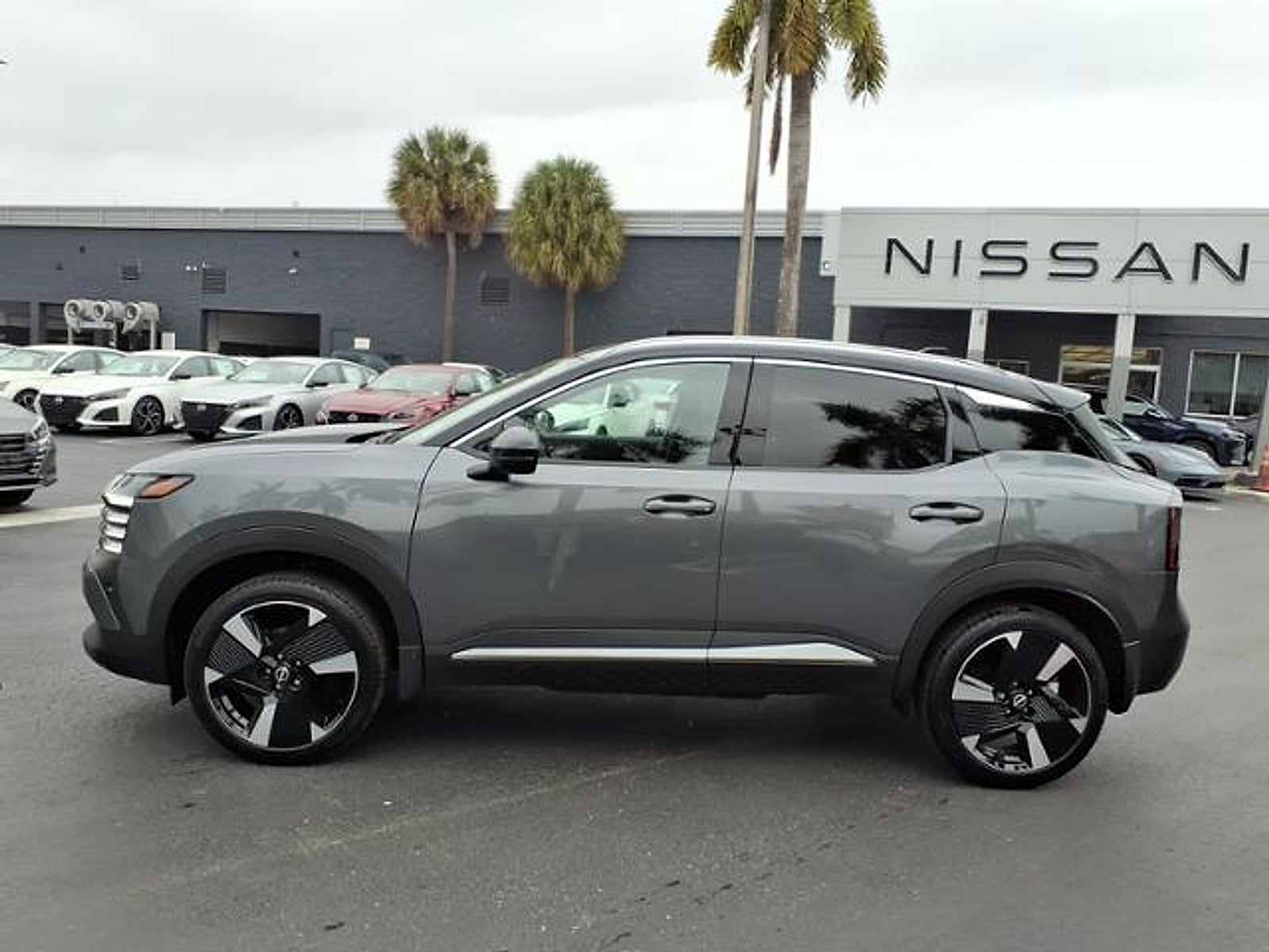 2025 Nissan Kicks SR FWD