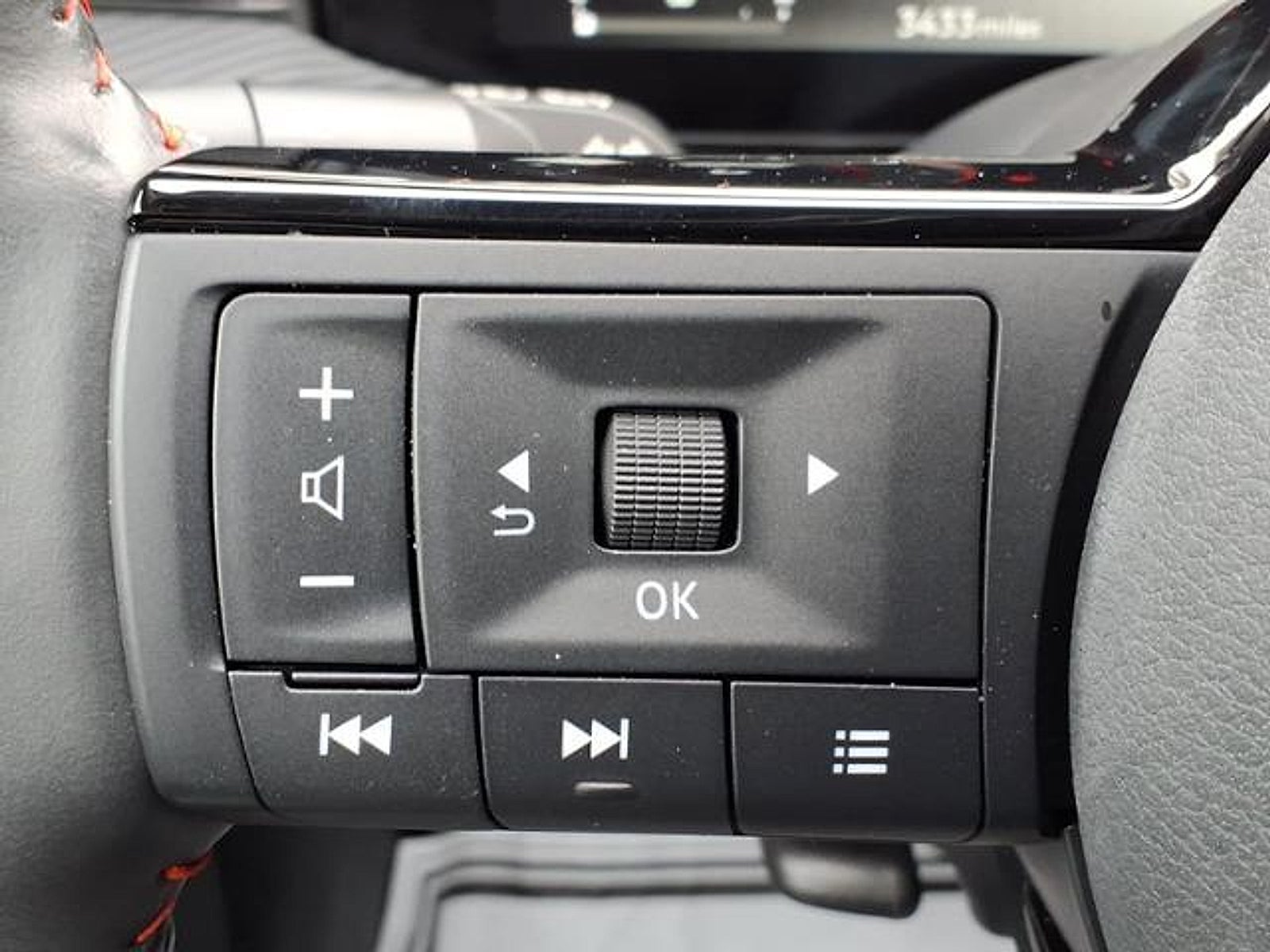 2025 Nissan Kicks SR FWD