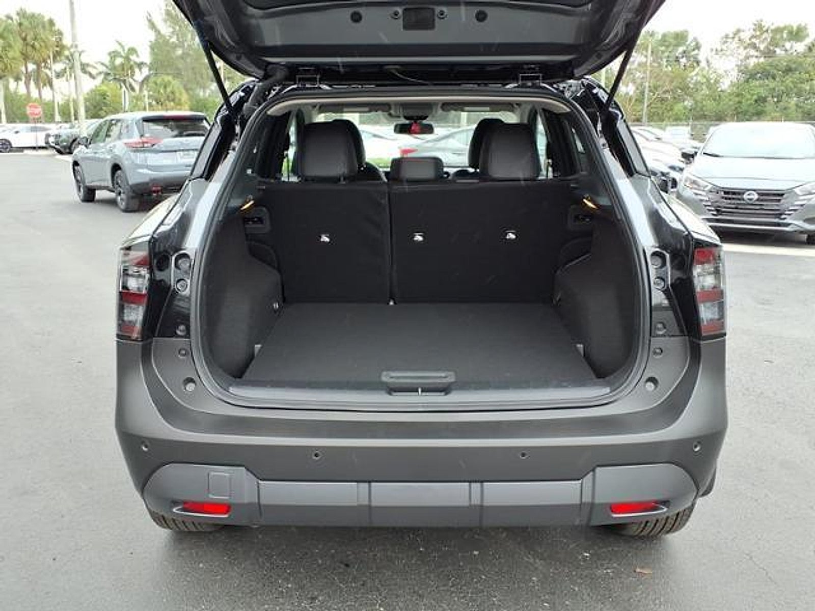 2025 Nissan Kicks SR FWD