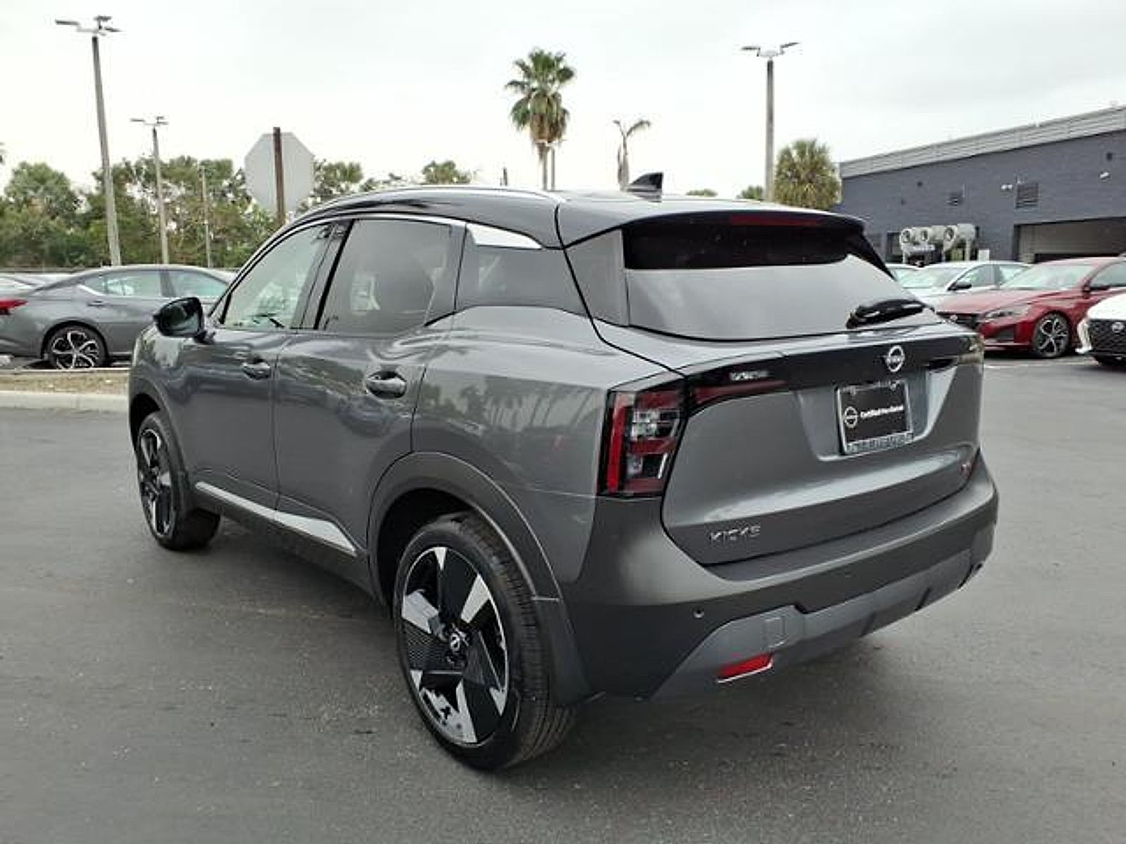 2025 Nissan Kicks SR FWD