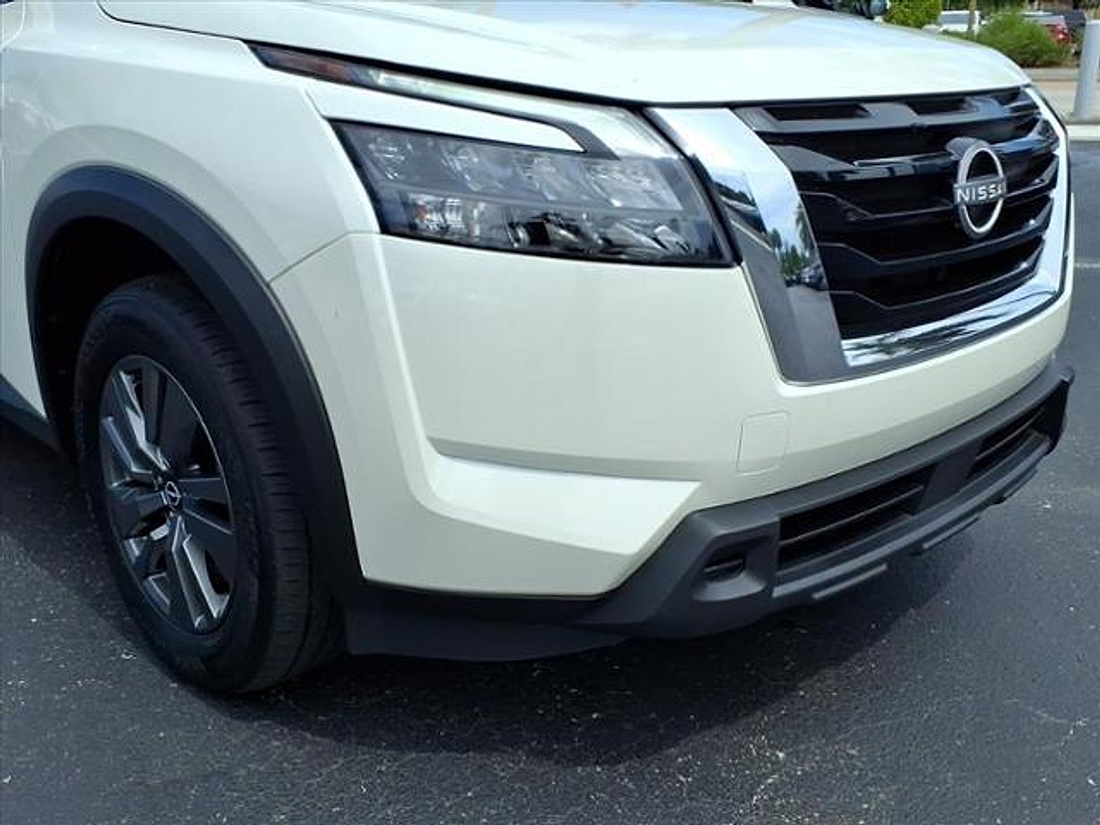 2024 Nissan Pathfinder SV