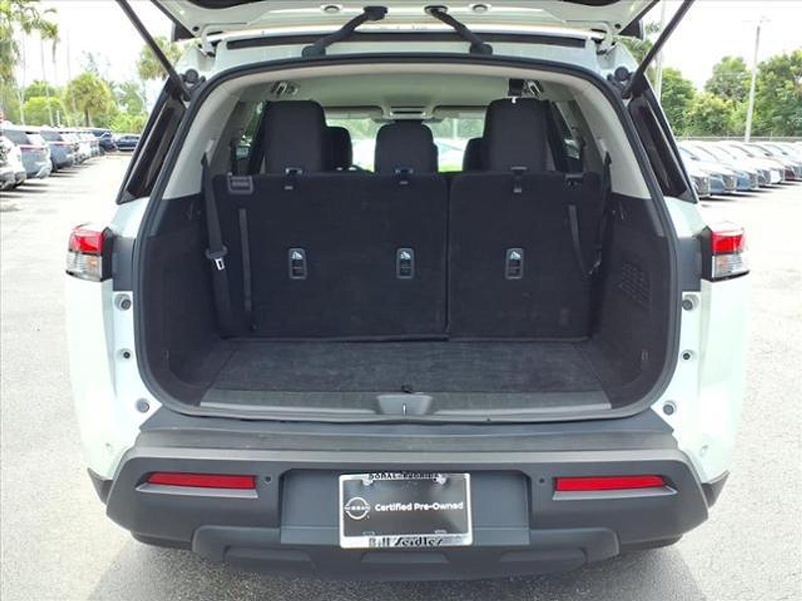 2024 Nissan Pathfinder SV