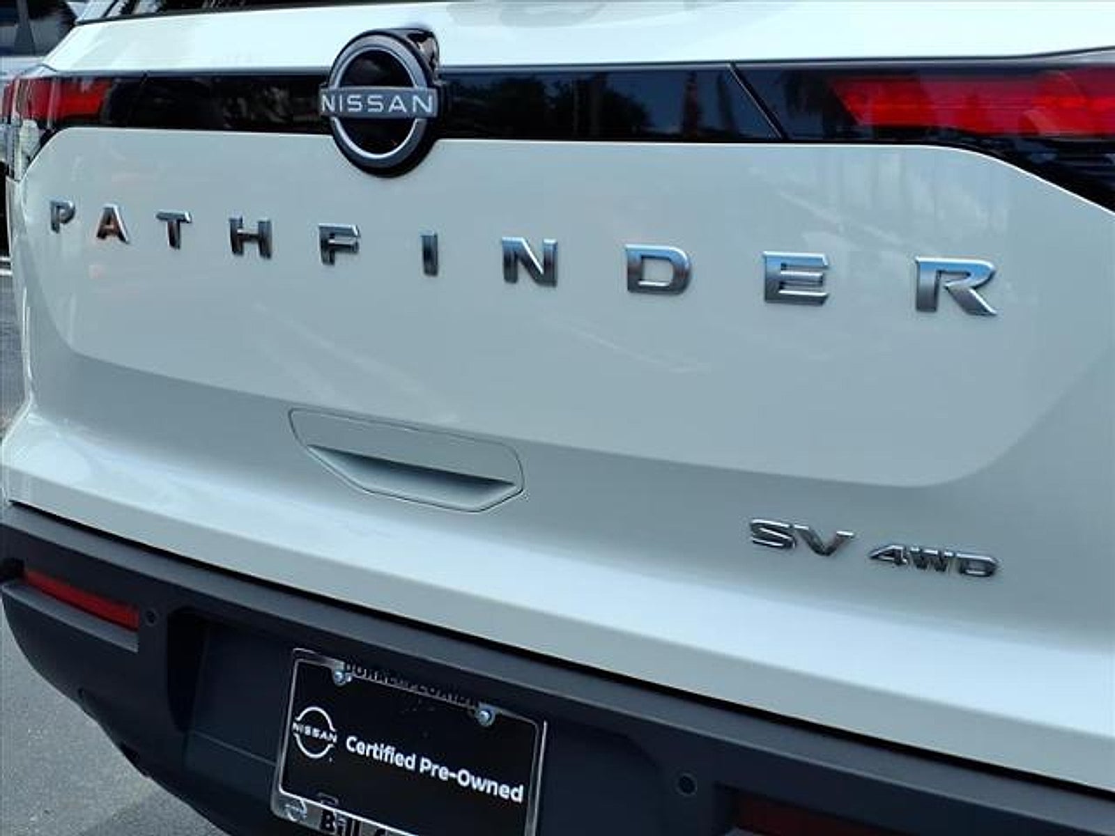 2024 Nissan Pathfinder SV