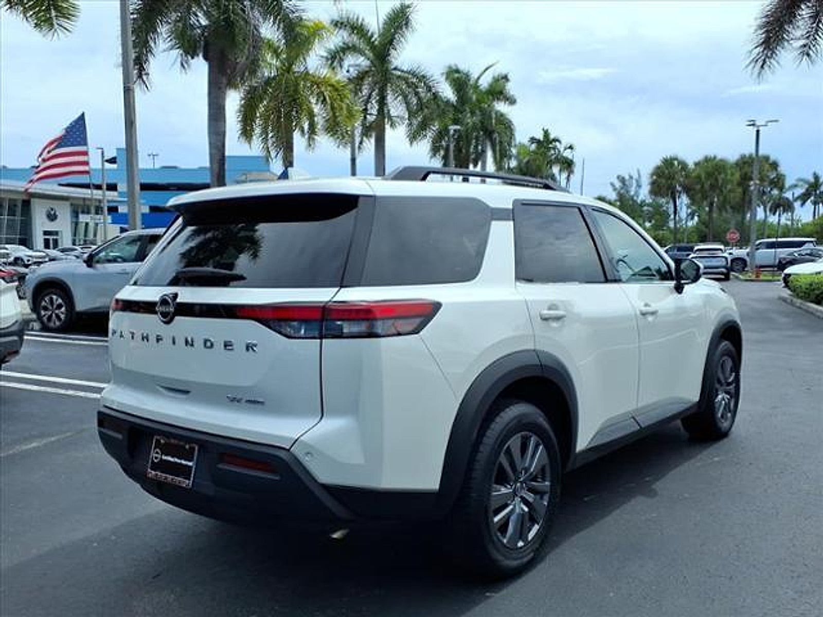 2024 Nissan Pathfinder SV