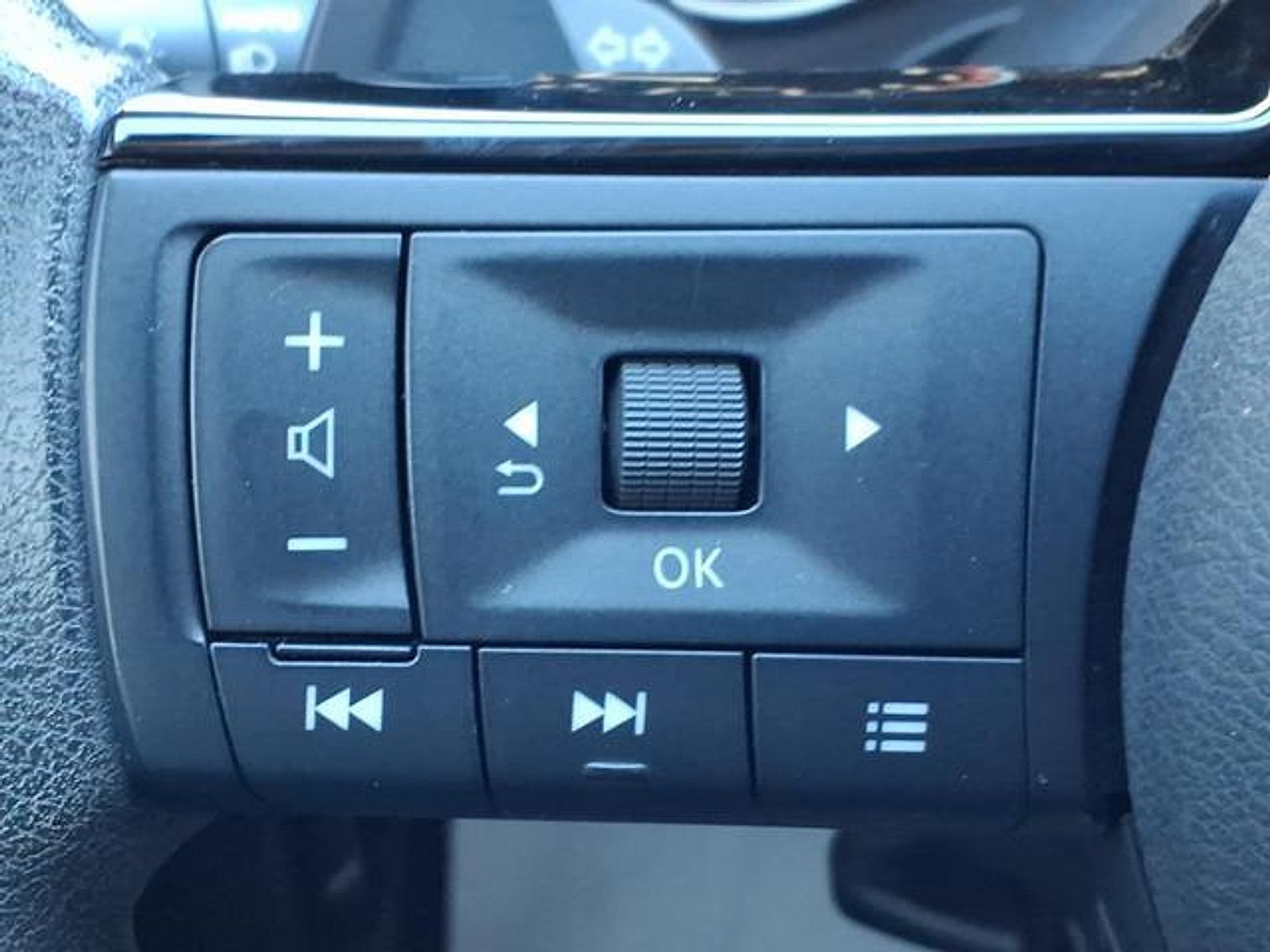 2022 Nissan Rogue SV FWD